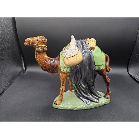 Holland Mold Standing Sitting Camel  Figure Hand Painted Gold Accent Nativity - Picture 2 of 11